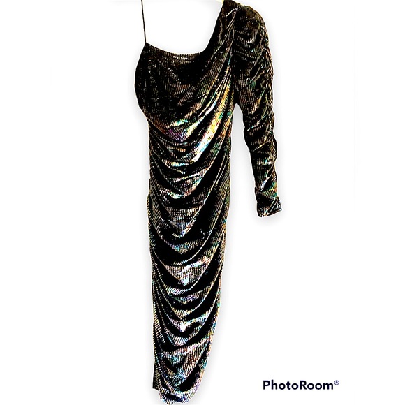 Newleaf Dresses & Skirts - A stunning one sleeve dress in pre owned condition.